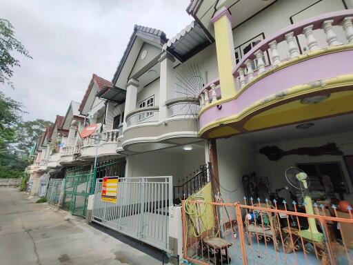 64 Sqm., 1 Bed, 3 Baths Townhouse listed for ฿ 1,000,000.