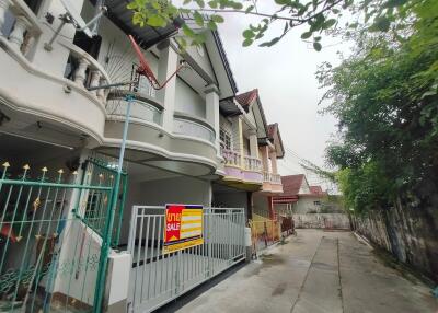 64 Sqm., 1 Bed, 3 Baths Townhouse listed for ฿ 1,000,000.