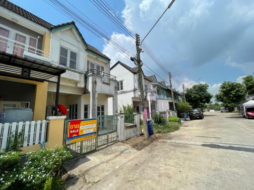 73 Sqm., 1 Bed, 1 Bath Townhouse listed for ฿ 1,100,000.