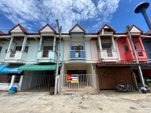 64 Sqm., 3 Beds, 2 Baths Townhouse listed for ฿ 1,010,000.