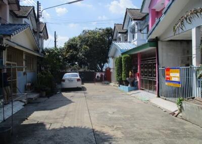 84 Sqm., 1 Bed, 1 Bath Townhouse listed for ฿ 860,000.