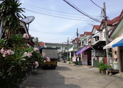 64 Sqm., 2 Beds, 2 Baths Townhouse listed for ฿ 950,000.