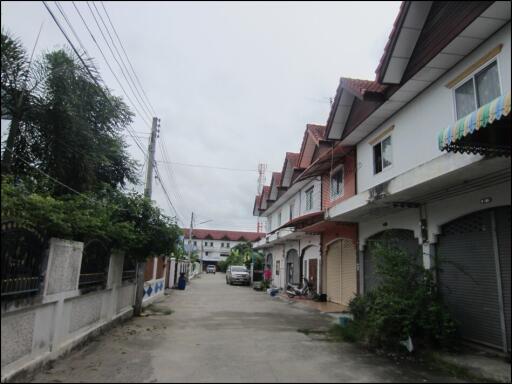 80 Sqm., 1 Bed, 1 Bath Townhouse listed for ฿ 1,050,000.