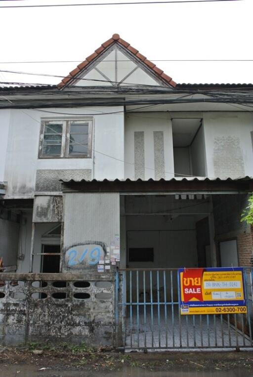 72 Sqm., 2 Beds, 2 Baths Townhouse listed for ฿ 950,000.