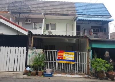 64 Sqm., 2 Beds, 2 Baths Townhouse listed for ฿ 950,000.