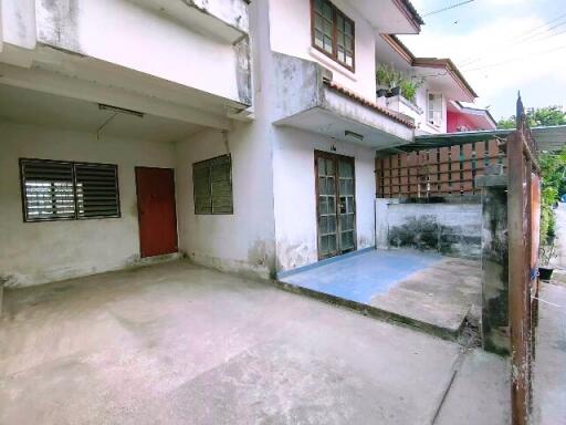 80 Sqm., 2 Beds, 2 Baths Townhouse listed for ฿ 950,000.