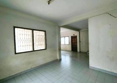 80 Sqm., 2 Beds, 2 Baths Townhouse listed for ฿ 950,000.