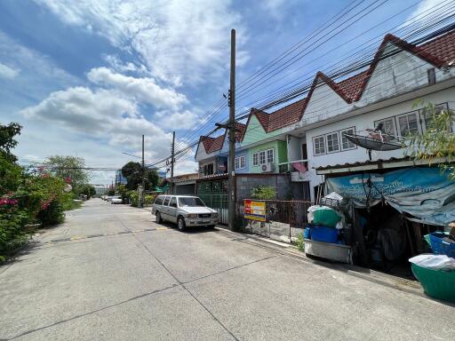 72 Sqm., 2 Beds, 2 Baths Townhouse listed for ฿ 950,000.