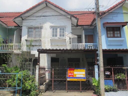 64 Sqm., 2 Beds, 2 Baths Townhouse listed for ฿ 1,050,000.