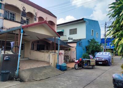 64 Sqm., 2 Beds, 1 Bath Townhouse listed for ฿ 950,000.