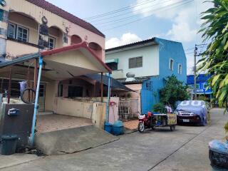 64 Sqm., 2 Beds, 1 Bath Townhouse listed for ฿ 950,000.