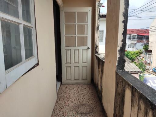 64 Sqm., 2 Beds, 1 Bath Townhouse listed for ฿ 950,000.