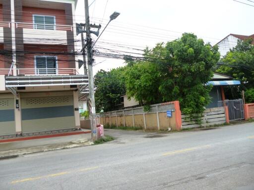 96 Sqm., 2 Beds, 2 Baths Townhouse listed for ฿ 1,050,000.