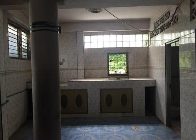 76 Sqm., 2 Beds, 2 Baths Townhouse listed for ฿ 950,000.