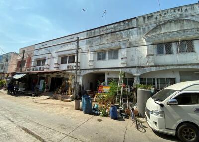 84 Sqm., 1 Bed, 1 Bath Townhouse listed for ฿ 950,000.