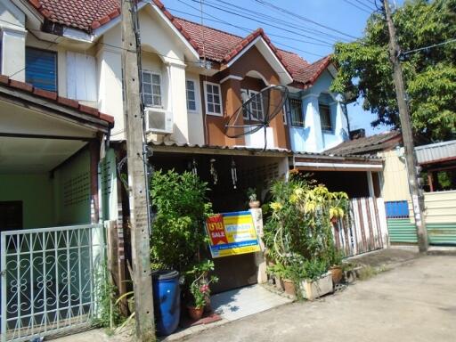 72 Sqm., 3 Beds, 2 Baths Townhouse listed for ฿ 950,000.