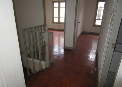 95 Sqm., 3 Beds, 2 Baths Townhouse listed for ฿ 950,000.