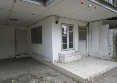 95 Sqm., 3 Beds, 2 Baths Townhouse listed for ฿ 950,000.