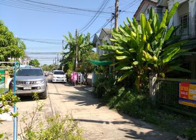 95 Sqm., 2 Beds, 2 Baths Townhouse listed for ฿ 950,000.