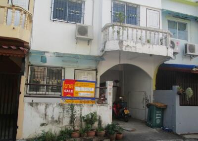 72 Sqm., 3 Beds, 2 Baths Townhouse listed for ฿ 950,000.