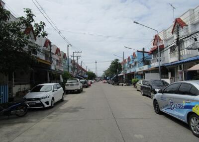 72 Sqm., 1 Bed, 1 Bath Townhouse listed for ฿ 950,000.