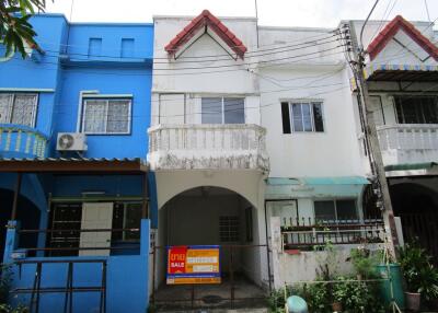 72 Sqm., 1 Bed, 1 Bath Townhouse listed for ฿ 950,000.