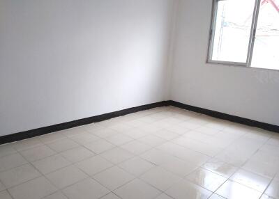 72 Sqm., 1 Bed, 1 Bath Townhouse listed for ฿ 950,000.