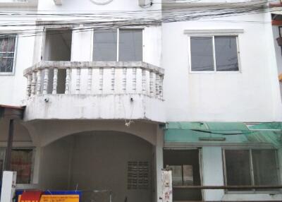 72 Sqm., 1 Bed, 1 Bath Townhouse listed for ฿ 950,000.