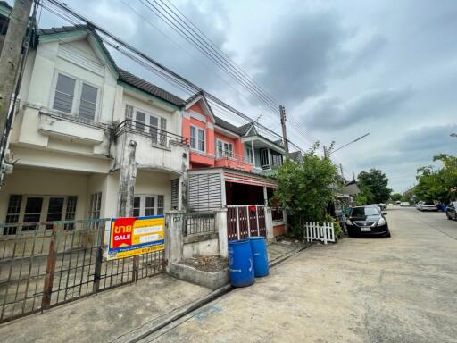 73 Sqm., 3 Beds, 2 Baths Townhouse listed for ฿ 1,045,000.