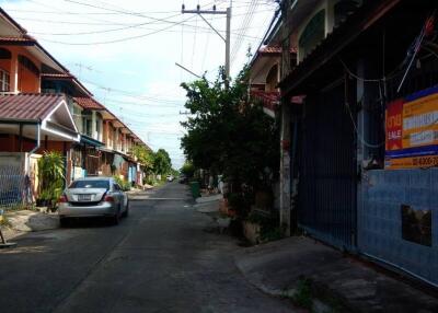 82 Sqm., 3 Beds, 2 Baths Townhouse listed for ฿ 850,000.