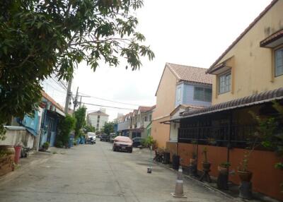64 Sqm., 1 Bed, 1 Bath Townhouse listed for ฿ 903,000.