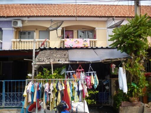 64 Sqm., 1 Bed, 1 Bath Townhouse listed for ฿ 903,000.