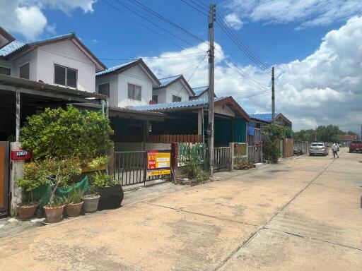 83 Sqm., 2 Beds, 1 Bath Townhouse listed for ฿ 998,000.