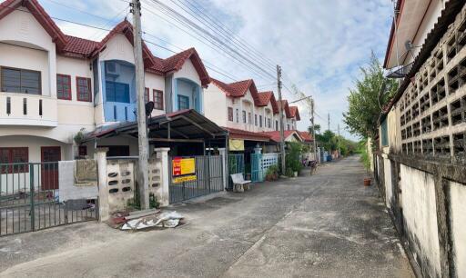 80 Sqm., 2 Beds, 2 Baths Townhouse listed for ฿ 998,000.