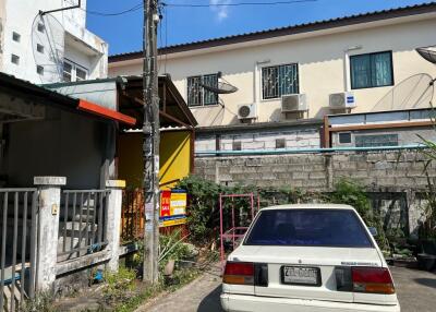 64 Sqm., 2 Beds, 1 Bath Townhouse listed for ฿ 903,000.