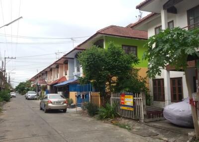 72 Sqm., 3 Beds, 2 Baths Townhouse listed for ฿ 830,000.