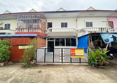 80 Sqm., 3 Beds, 2 Baths Townhouse listed for ฿ 966,000.