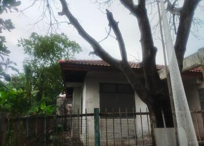 92 Sqm., 2 Beds, 1 Bath Townhouse listed for ฿ 865,000.