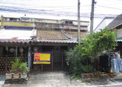 81 Sqm., 2 Beds, 1 Bath Townhouse listed for ฿ 855,000.