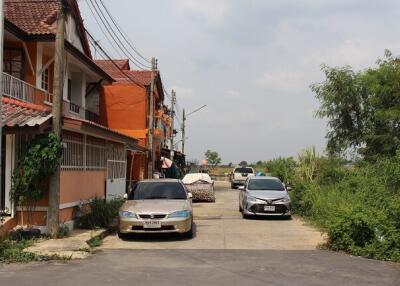 72 Sqm., 3 Beds, 2 Baths Townhouse listed for ฿ 945,000.