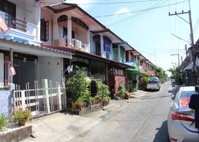 72 Sqm., 3 Beds, 2 Baths Townhouse listed for ฿ 945,000.