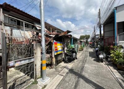 84 Sqm., 1 Bed, 1 Bath Townhouse listed for ฿ 855,000.