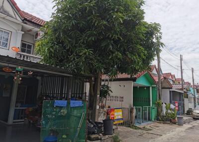 80 Sqm., 1 Bed, 1 Bath Townhouse listed for ฿ 855,000.