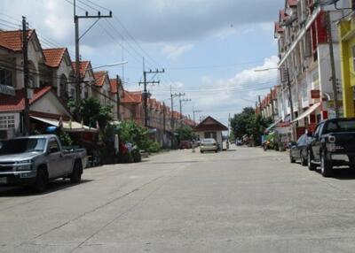 96 Sqm., 1 Bed, 1 Bath Townhouse listed for ฿ 945,000.