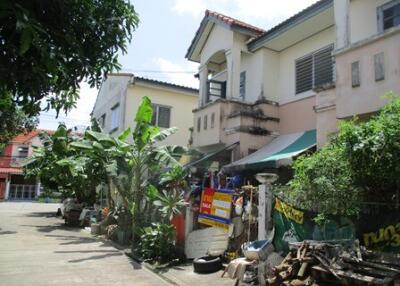 96 Sqm., 1 Bed, 1 Bath Townhouse listed for ฿ 945,000.