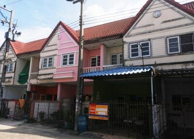 68 Sqm., 1 Bed, 1 Bath Townhouse listed for ฿ 855,000.