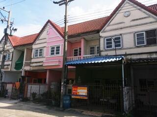 68 Sqm., 1 Bed, 1 Bath Townhouse listed for ฿ 855,000.