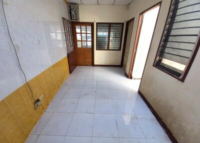 76 Sqm., 2 Beds, 1 Bath Townhouse listed for ฿ 945,000.
