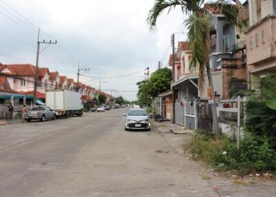 72 Sqm., 3 Beds, 2 Baths Townhouse listed for ฿ 855,000.