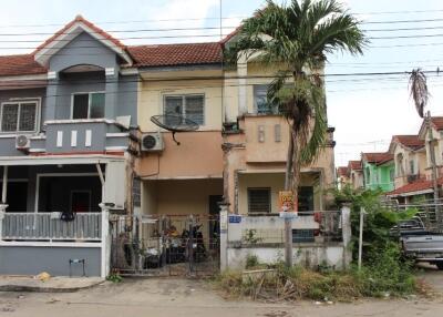 72 Sqm., 3 Beds, 2 Baths Townhouse listed for ฿ 855,000.